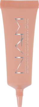 Wegańska baza NAM Creamy Eyeshadow Base w brzoskwiniowej tubce z pionowymi srebrnymi napisami.