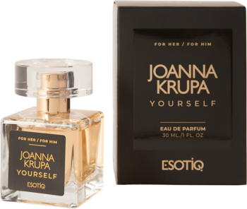 Unisex woda perfumowana Joanna Krupa Yourself w złotej butelce i czarnym pudełku obok, widok frontalny.