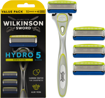 Wilkinson Sword Hydro 5 Sensitive maszynka z 5 ostrzami i 4 wkłady, widok obok czarnego opakowania.