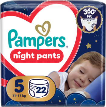 Niebieskie opakowanie pieluchomajtek Pampers Night Pants, rozmiar 5 (11-17 kg), 22 sztuki, z dzieckiem.