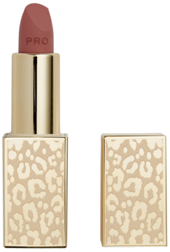 Otwarta szminka Revolution Pro New Neutral nude, satynowa, z literami PRO, w złotym opakowaniu z printem pantery.