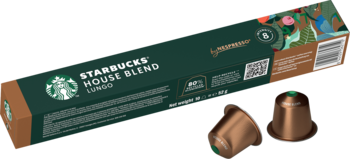 Zielone opakowanie kawy Starbucks House Blend Lungo Nespresso, obok dwie miedziane kapsułki z zielonymi wieczkami.