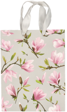 Torba prezentowa 18x23 cm, jasna z wzorem kwitnących różowych magnolii, białe satynowe rączki, widok z przodu.