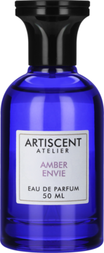 Męska woda perfumowana Artiscent Atelier Amber Envie 50 ml w ciemnoniebieskiej butelce, widok z przodu.