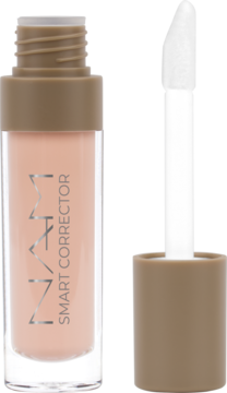 Smart Corrector Liquid Concealer NATA, jasny brzoskwiniowy odcień, szklana butelka z wyjętym aplikatorem.