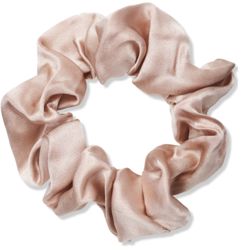Beżowa jedwabna scrunchie Omnia Botanica PURESILK, miękka, satynowa faktura, widok z góry na białym tle.
