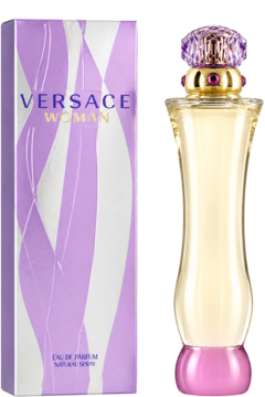 Woda perfumowana Versace Woman: złota butelka z różową podstawą i fioletowe pudełko w falisty wzór, widok z przodu.