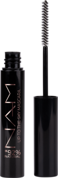 NAM Up to the Sky wegańska maskara 92% naturalna, czarna tubka z miedzianymi napisami i otwartą szczoteczką.