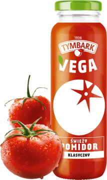 Tymbark Vega Klasyczny sok pomidorowy w szklanej butelce z czerwoną etykietą. Obok świeże pomidory, źródło potasu.