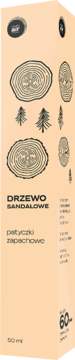 Muliair patyczki zapachowe Drzewo Sandałowe 50 ml w jasnobeżowym pudełku z grafiką słojów drewna, widok pod kątem.