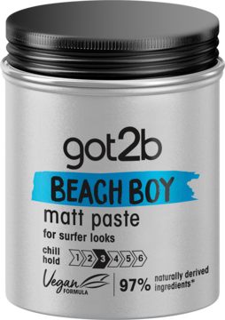 got2b Beach Boy matt paste w srebrnym słoiku z czarną nakrętką, z przodu niebieski napis „BEACH BOY”.