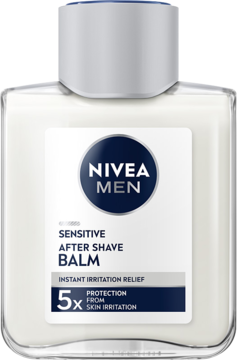 NIVEA MEN Sensitive After Shave Balm, szklana butelka z srebrnym korkiem, widok z przodu. Łagodzący balsam z rumiankiem.