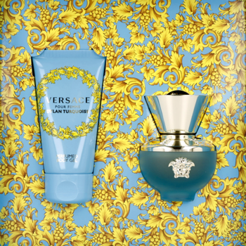 Zestaw Versace Dylan Turquoise: turkusowa butelka perfum z logo Medusy i żel pod prysznic, na złotym wzorzystym tle.