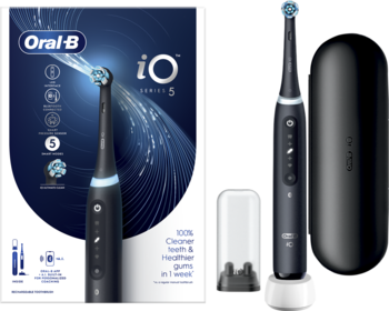 Oral-B iO Series 5 czarna szczoteczka elektryczna, zestaw z opakowaniem, podstawką ładującą i etui.