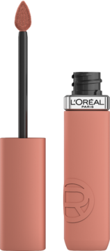 Beżowa matowa pomadka L'Oréal Paris Infaillible Matte Resistance Worth It, aplikator obok butelki.