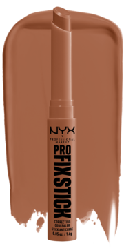 NYX Pro Fix Stick korektor w sztyfcie, odcień cappucino, widok z przodu na tle smugi produktu.