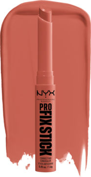 NYX Pro Fix Stick 05 Apricot, korygujący korektor w sztyfcie z kwasem hialuronowym, na tle smugi koloru.