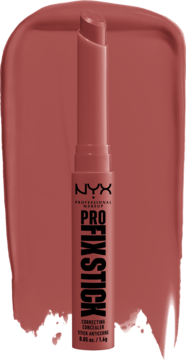 NYX Pro Fix Stick korektor w sztyfcie, odcień 06 Brick Red, w matowym brudnym różu, na swatchu koloru.
