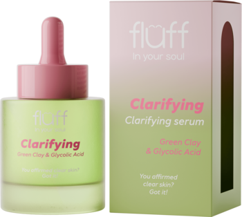 Flaff Clarifying serum: zielona butelka z różowym zakraplaczem obok opakowania, z glinką zieloną i kwasem glikolowym.