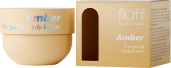 Fluff Amber Energizing body butter w beżowym słoiczku i opakowaniu. Słoik z holograficznym napisem 'Amber'.