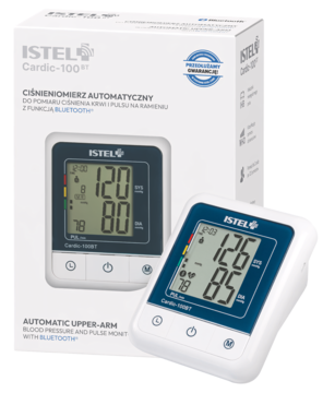 ISTEL Cardic-100BT, automatyczny ciśnieniomierz naramienny z Bluetooth. Białe urządzenie i pudełko w tle, widok pod kątem.