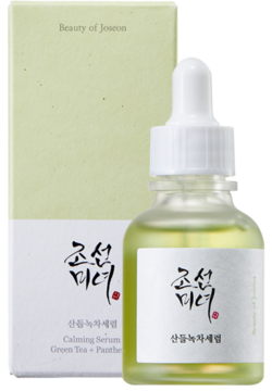Beauty of Joseon Calming Serum Green Tea + Panthenol w szklanej butelce z zakraplaczem i zielonym pudełkiem.