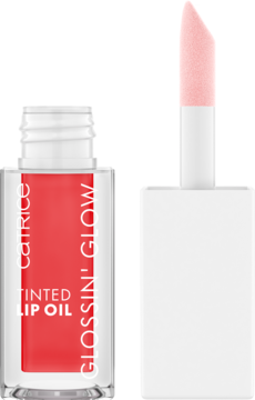 Catrice Glossin' Glow Tinted Lip Oil 020 w otwartej, przezroczystej butelce z czerwonym płynem, obok różowy aplikator.