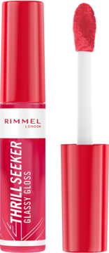 Rimmel Thrill Seeker Glassy Gloss, intensywny czerwono-różowy błyszczyk, z otwartym aplikatorem obok, na białym tle.
