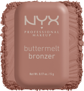 NYX Buttermelt bronzer w beżowym kompakcie. Widok z góry na puder o maślanej teksturze, rozsypany dookoła.