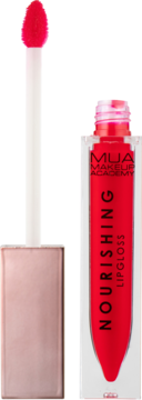 Otwarty czerwony błyszczyk MUA Makeup Academy Nourishing Lipgloss Razzleberry z aplikatorem, na różowym tle.