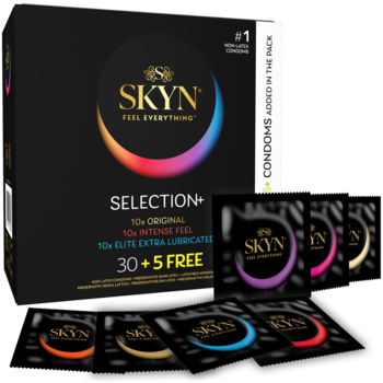 Zestaw Skyn Selection+ 35 nielateksowych prezerwatyw. Czarne pudełko ze złotym napisem, obok ułożone kolorowe saszetki.