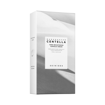 Madagascar Centella Tone Brightening Capsule Cream, białe pudełko na krem do twarzy, widok pod kątem.