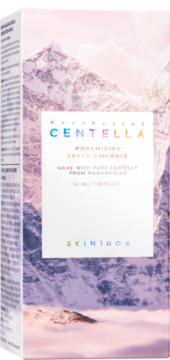 Pionowe pudełko serum Skin1004 Madagascar Centella Poremizing Fresh Ampoule 50ml, z górskim motywem i tęczowym napisem, widok z przodu.