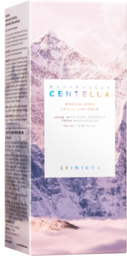 Różowe opakowanie SKIN1004 Centella Poreminizing Ampoule 100ml, widok z przodu z górskim tłem, serum na pory.