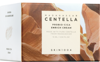 Pudełko Skin1004 Madagascar Centella Probio-Cica Enrich Cream, brązowy wzór, widok z przodu, z kartą.