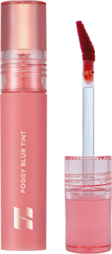 Holika Holika Foggy Blur Tint 03 Cooing, otwarty z aplikatorem i płynem. Matowa brzoskwiniowa butelka, widok z przodu.