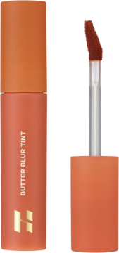 Holika Holika Butter Blur Tint 02 Peanut. Matowy, pomarańczowy tint do ust z aplikatorem, pokazany otwarty i zamknięty.