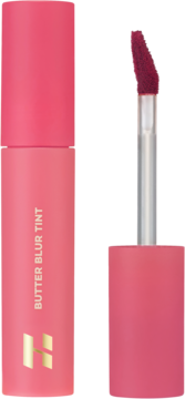Holika Holika Butter Blur Tint 08 Rich Lychee, różowa tuba z napisem, obok otwarty aplikator z bordowym tintem.