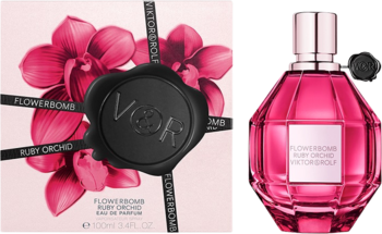 Viktor & Rolf Flowerbomb Ruby Orchid EDP: różowa butelka z fasetkami i różowe pudełko z orchideami, obok siebie.