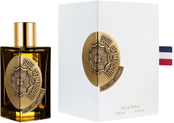 Soul of My Skin: brązowa butelka perfum z złotą etykietą i nakrętką obok białego pudełka.