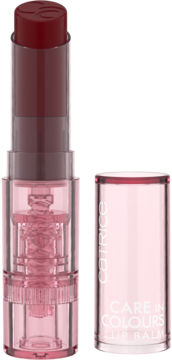 Balsam do ust Catrice Care In Colours Wild Rebel 050, jagodowy, wysunięty ze sztyftu z różową nakrętką obok.