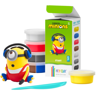 Zestaw Hey Clay Minions: figurka Stuarta, pojemniki z kolorową masą plastyczną, pudełko i narzędzia do modelowania.