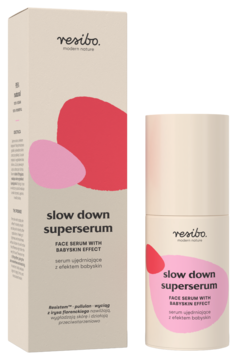 Resibo Slow Down Superserum, serum ujędrniające z efektem "babyskin" w białej butelce i pudełku, widok z przodu.