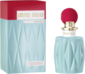 Miu Miu woda perfumowana: turkusowa butelka z pikowanym wzorem i czerwoną nakrętką, obok pudełko Miu Miu.