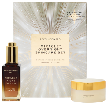 Revolution PRO Miracle Overnight Skincare Set: brązowe serum w butelce, biały balsam w słoiku, przed złotym pudełkiem.