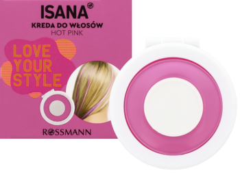 Isana Kreda do włosów Hot Pink, różowy kompakt z białym brzegiem na tle opakowania z blond włosami z różowymi pasemkami.