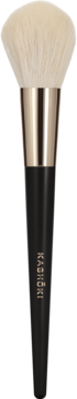 Kashōki Tapered Powder Brush 300: pędzel z miękkim, jasnym włosiem, złotą skuwką i czarnym trzonkiem.