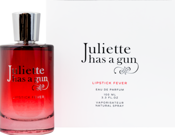 Czerwona butelka Juliette Has a Gun Lipstick Fever Eau de Parfum obok białego pudełka na zapach kwiatowo-owocowy.