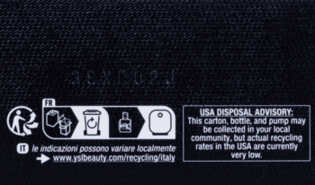Spód opakowania Libre Le Parfum, ciemny, z symbolami recyklingu i tekstem o utylizacji w USA po angielsku i włosku.