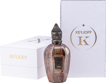 Xerjoff Astaral perfumy unisex w ozdobnej, brązowej butelce ze złotym wzorem i korkiem, obok białe pudełka.